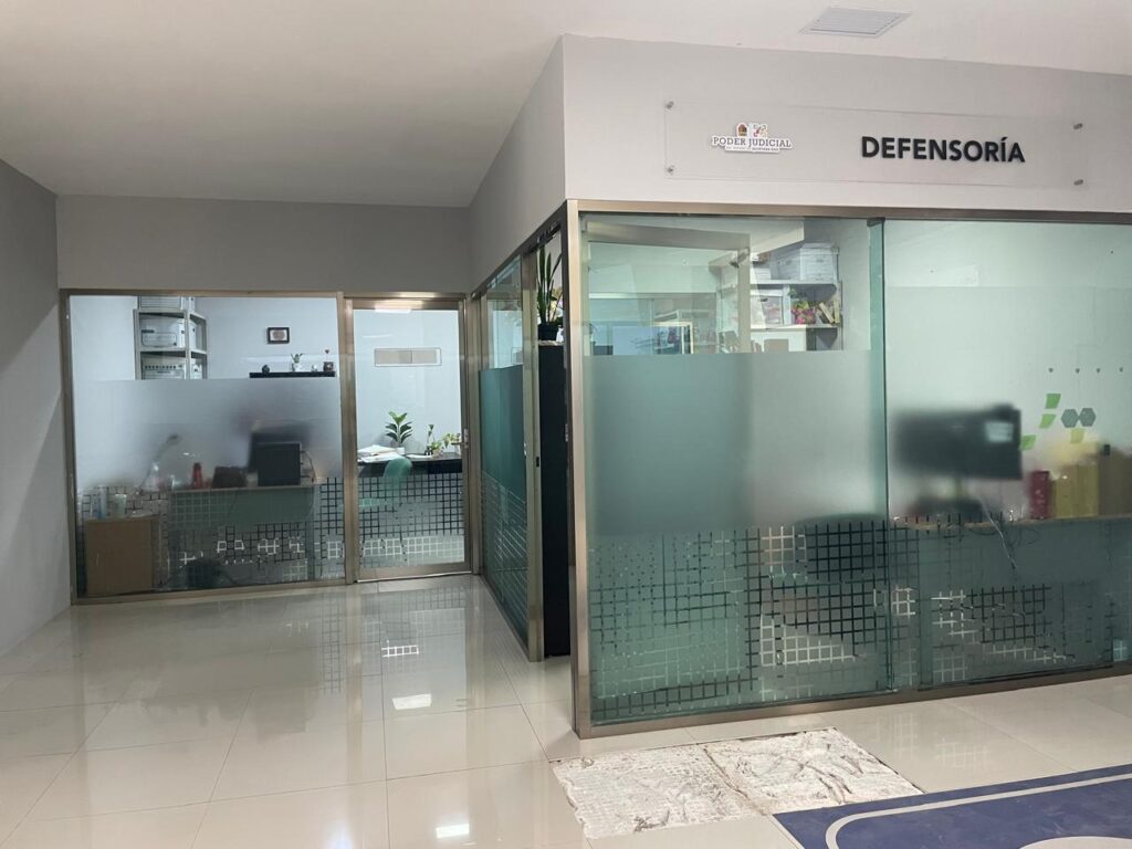 Abogado familiar en Cancún atendiendo asuntos legales en el Poder Judicial de Quintana Roo
