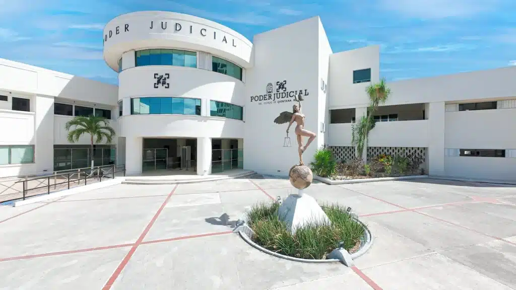 Abogado civil en Cancún representando clientes en el Poder Judicial de Quintana Roo