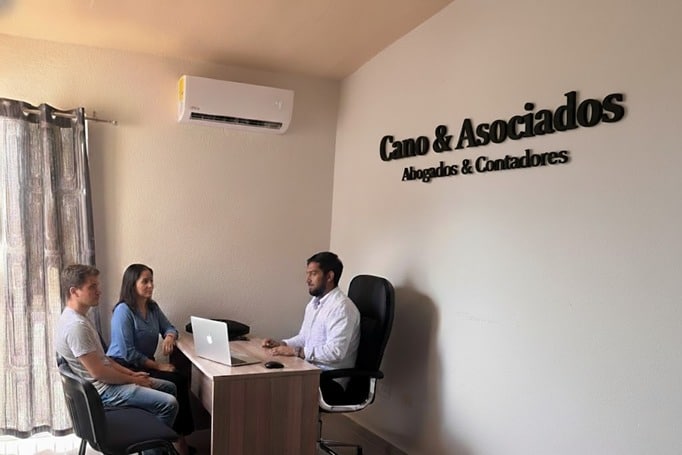 Abogado familiar en Cancún de Cano & Asociados asesorando con discreción en un divorcio